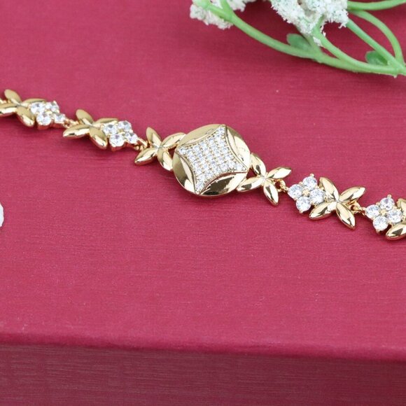 "Elegant Rose Gold Bracelet with Floral Design and Crystal Accents, XPBL0969 - Picture 13 of 13